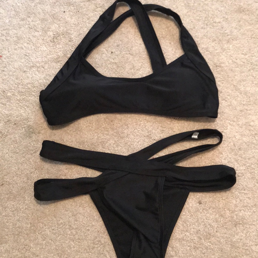 Black bikini